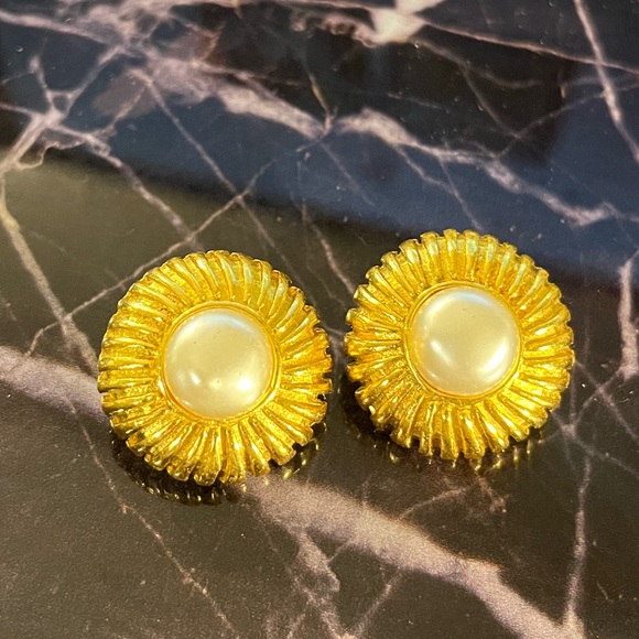 EUC: CHANEL Gold-Plated Faux-Pearl Clip-On Earrings - Picture 1 of 5
